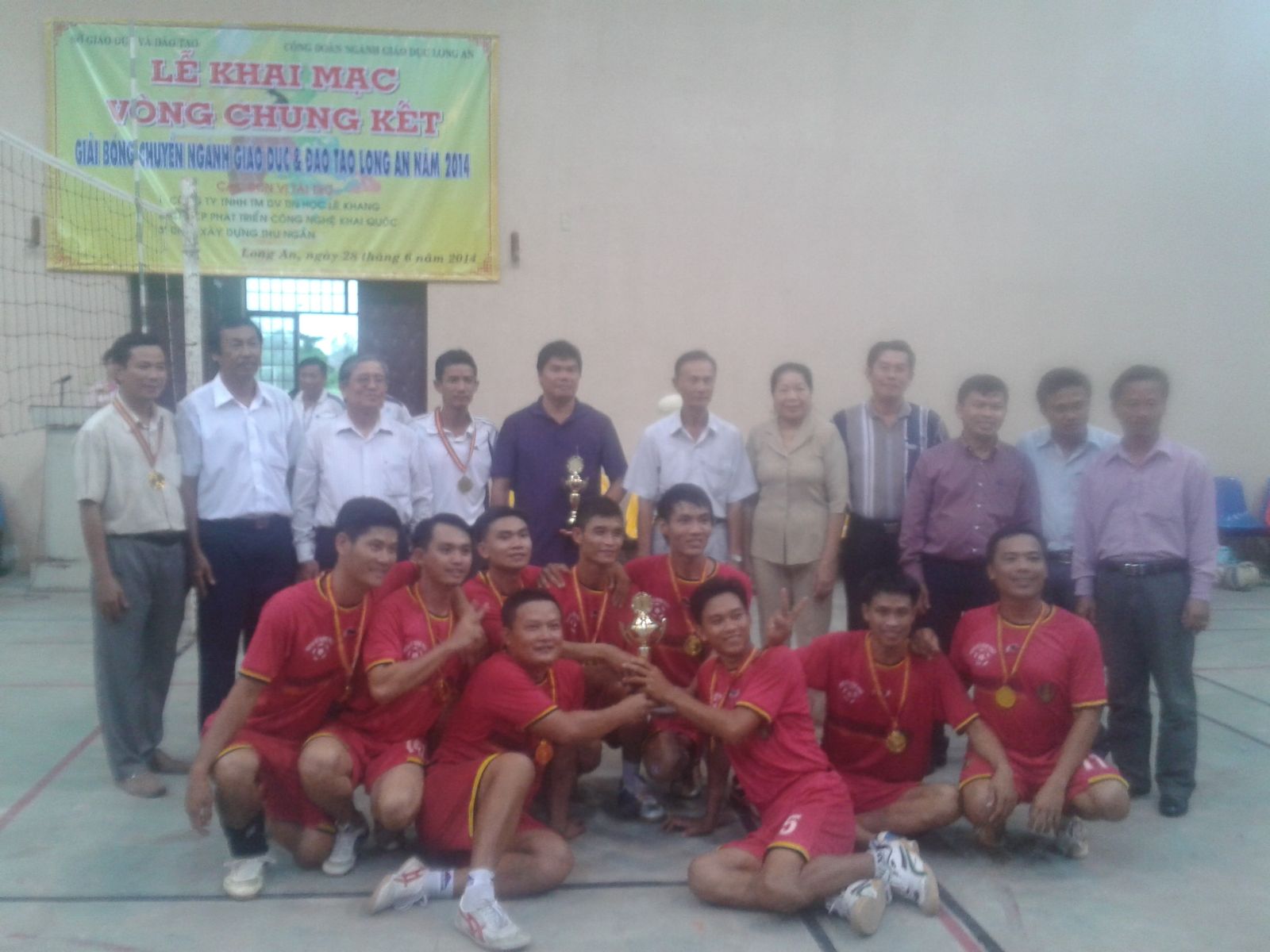 Niềm vui chiến thắng của các VĐV ngành GD&ĐT Vĩnh Hưng