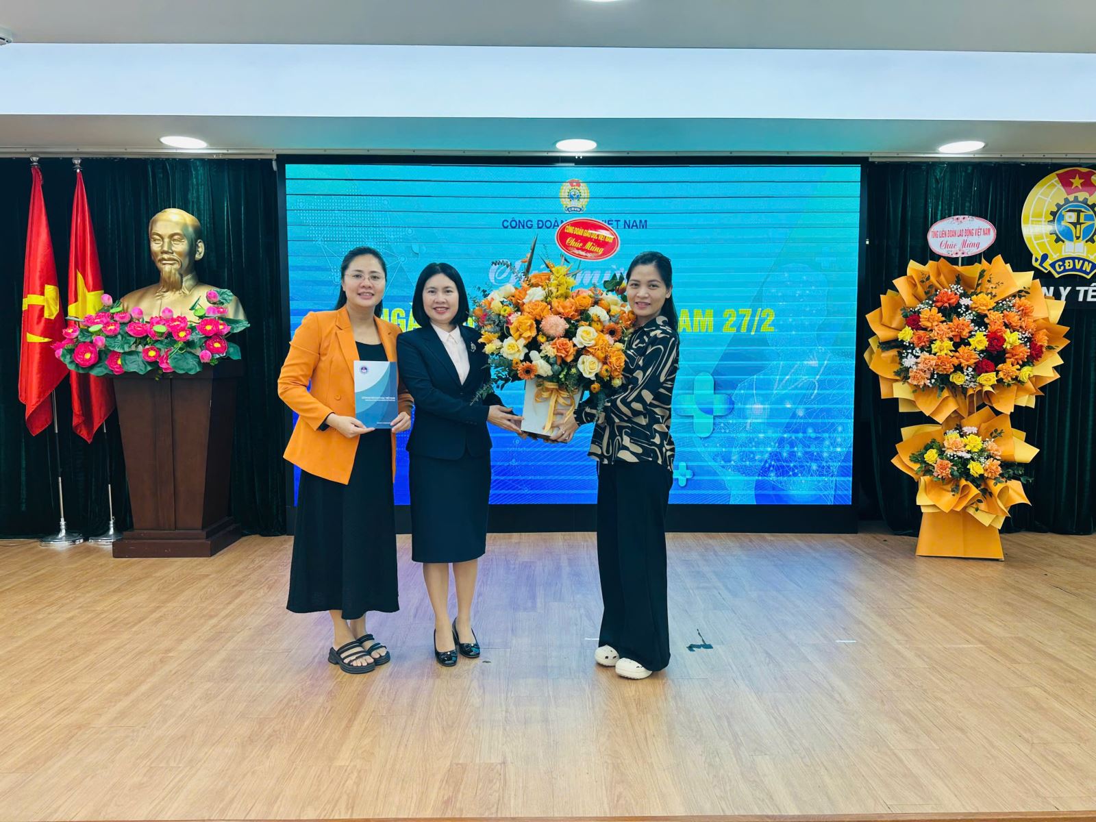 Công đoàn Giáo dục Việt Nam chúc mừng Ngày Thầy thuốc Việt Nam 27/02: Tri ân những 